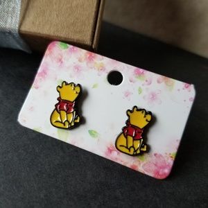 New WINNIE the POOH the bear stud earrings